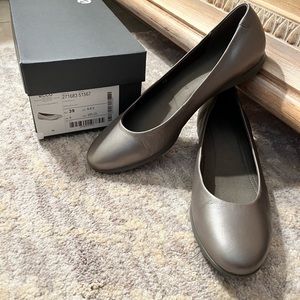 NEW - Women’s ECCO Touch Ballerina shoe - size 8-8.5